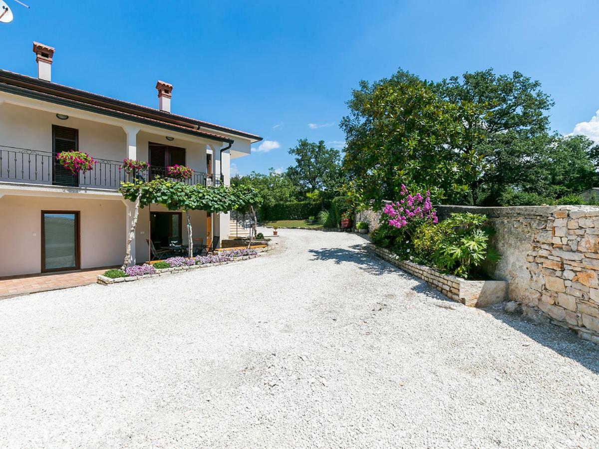 Apartamento Ninas Višnjan Exterior foto