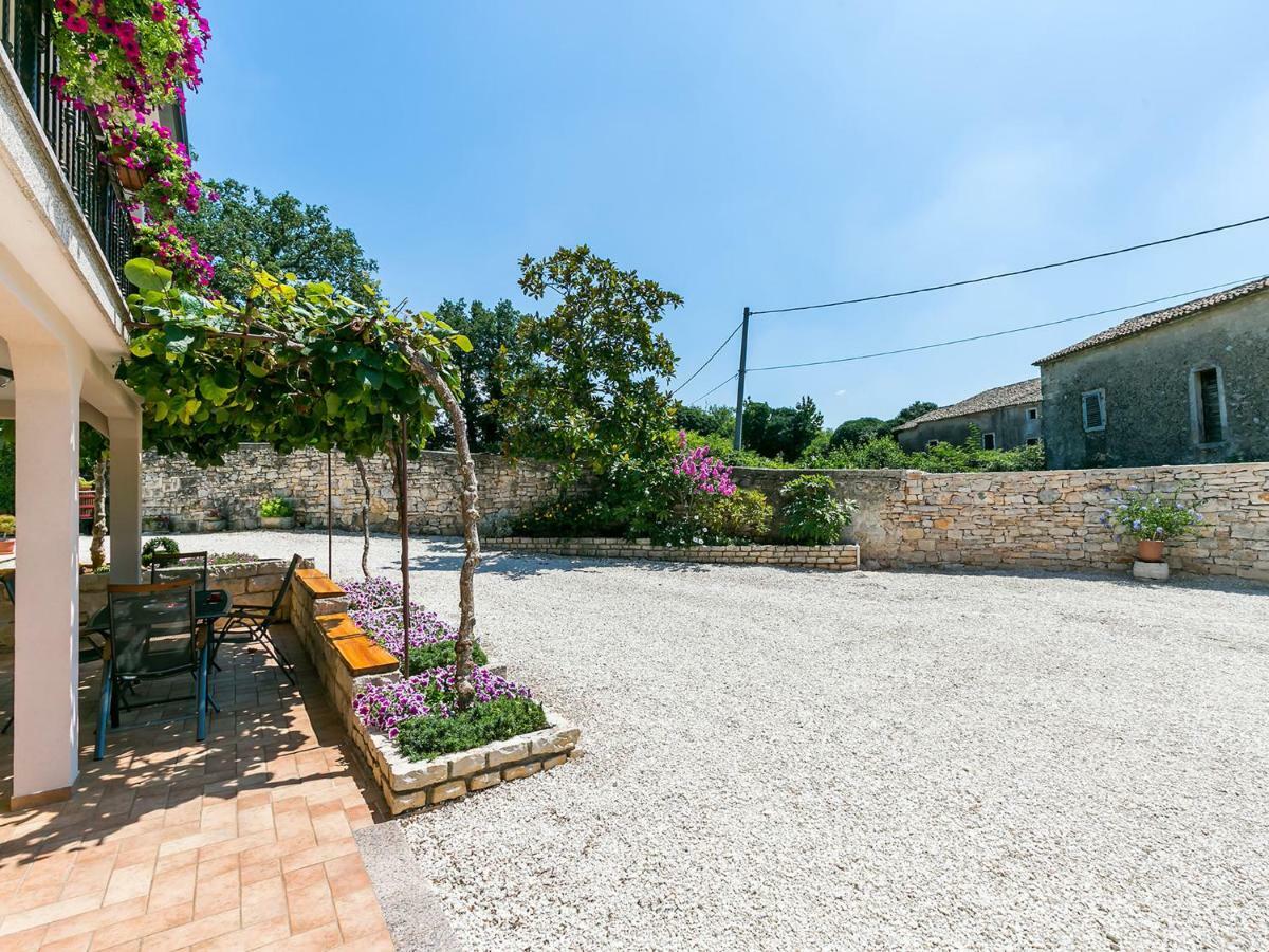 Apartamento Ninas Višnjan Exterior foto